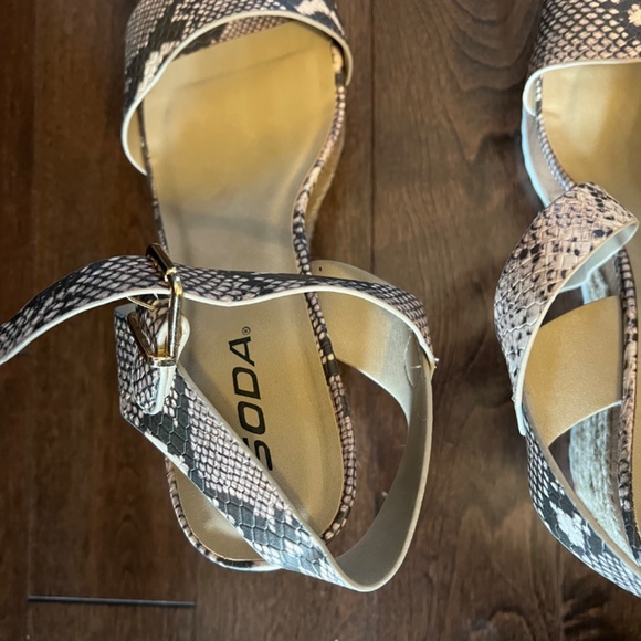 Soda sandals new - Picture 3 of 6